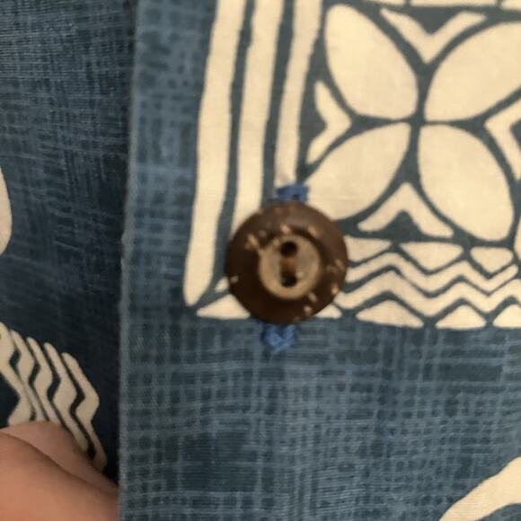 Pacific Legend Mens Large Hawaiian Shirt Blue Short Sleeve Wood Buttons Turtle - Picture 5 of 9